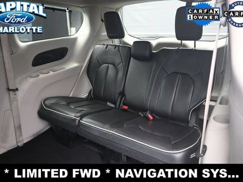 Used 2024 Chrysler Pacifica Limited FWD image 11