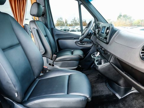 Used 2024 Mercedes-Benz Sprinter 2500 image 19