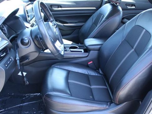 Used 2024 Nissan Altima 2.5 SR FWD image 29