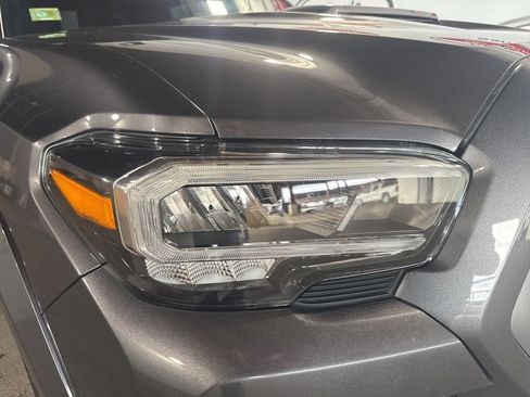 Used 2021 Toyota Tacoma TRD Sport image 12