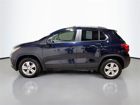 Used 2022 Chevrolet Trax LT w/ LT Convenience Package image 10