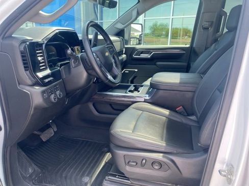 Used 2024 Chevrolet Silverado 2500 LTZ w/ LTZ Convenience Package AWD/4WD image 10