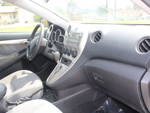 Used 2009 Toyota Matrix FWD image 25