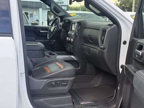 Used 2022 GMC Sierra 2500 AT4 w/ AT4 Premium Plus Package AWD/4WD image 17