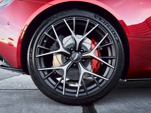 Used 2024 Aston Martin DB12 Coupe image 19