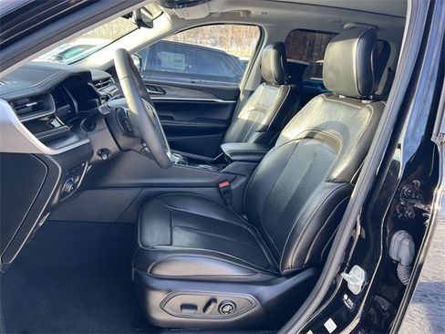 Used 2022 Jeep Grand Cherokee Limited 4xe w/ Luxury Tech Group II image 15