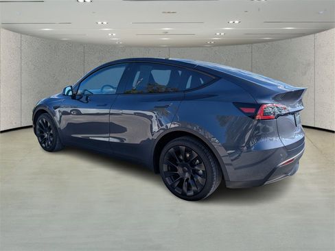 Used 2023 Tesla Model Y Long Range image 5