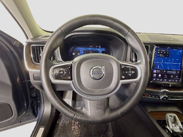 Used 2023 Volvo XC60 B5 Ultimate w/ Protection Package Premier FWD image 12