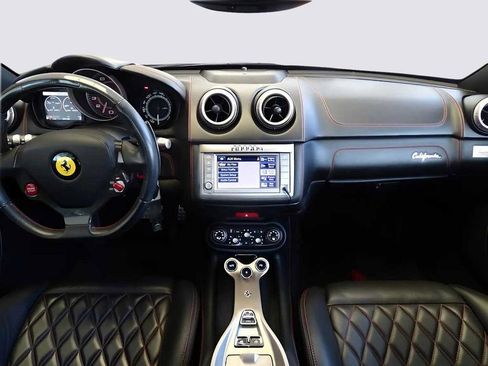 Used 2011 Ferrari California image 24