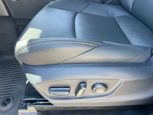 Used 2025 Toyota Tacoma Limited image 5