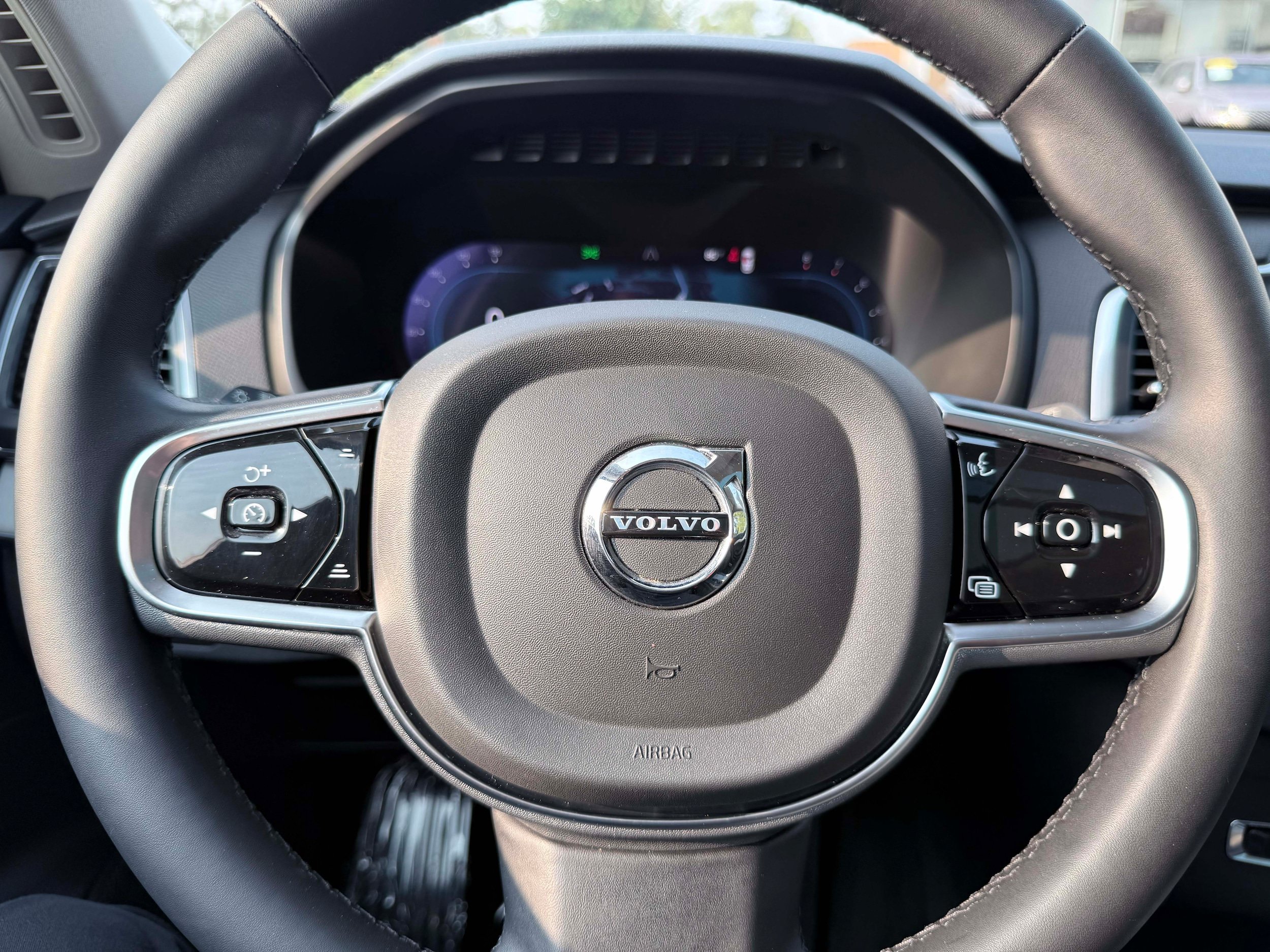 Used 2023 Volvo XC90 B5 Core AWD/4WD image 18