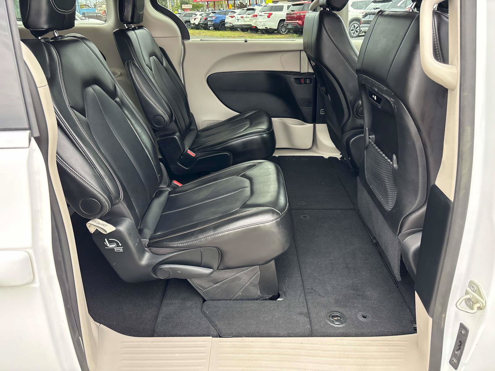 Used 2024 Chrysler Pacifica Touring-L FWD image 20
