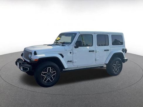 Used 2025 Jeep Wrangler Sahara image 8