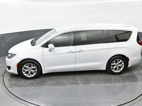 Used 2018 Chrysler Pacifica Touring Plus w/ Tire & Wheel Group image 38