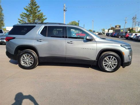 Used 2023 Chevrolet Traverse LT image 5