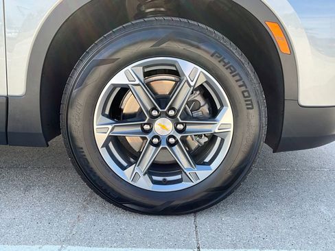 Used 2025 Chevrolet Blazer LT image 8