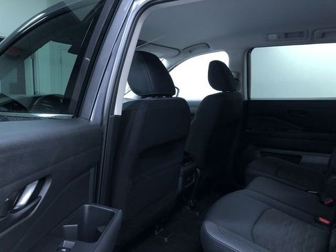 Used 2025 Nissan Pathfinder SV image 20