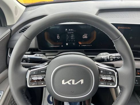 Used 2026 Kia Carnival EX FWD image 12