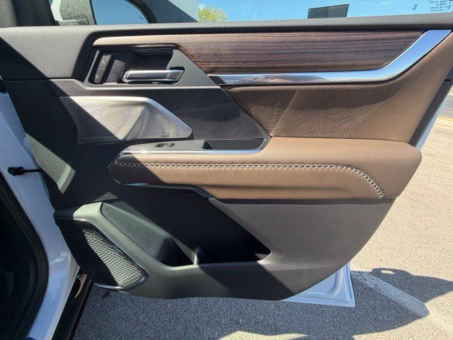 New 2027 GMC Acadia Denali Ultimate w/ LPO, Floor Liner Package AWD/4WD image 20