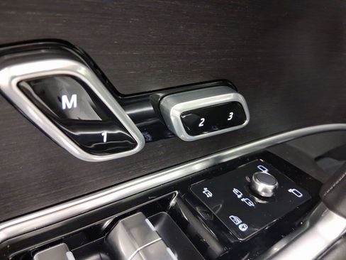 New 2026 Land Rover Range Rover SE image 12