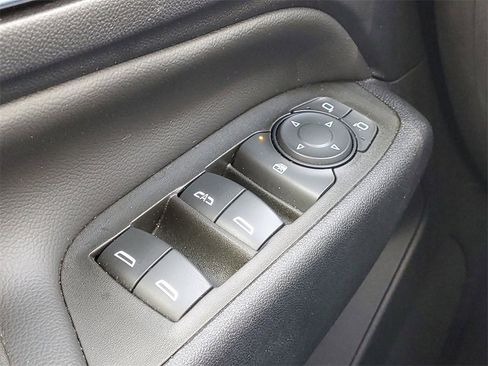 Used 2023 Chevrolet Equinox LT image 17