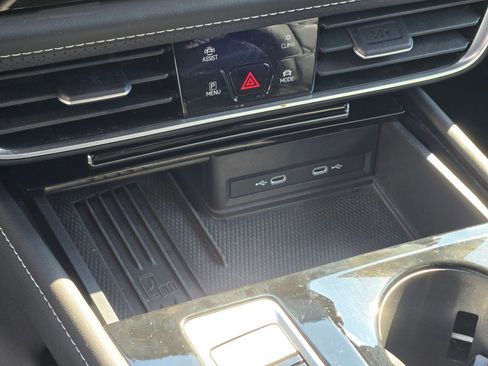 Used 2025 Volkswagen Atlas Cross Sport SE image 27