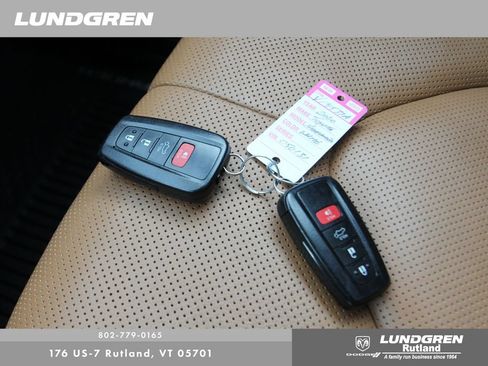 Used 2020 Toyota Highlander Platinum AWD/4WD image 44