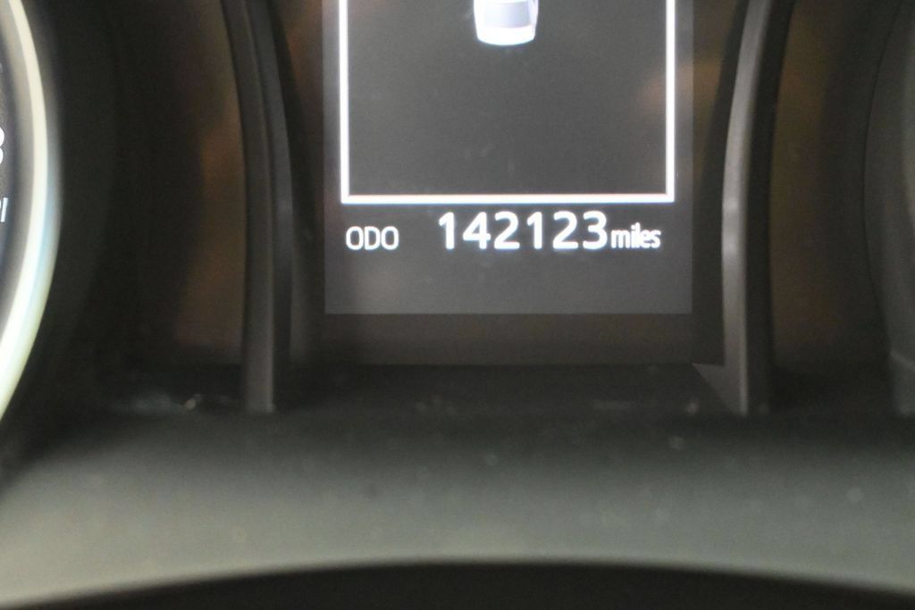 Used 2018 Toyota Camry SE FWD image 18