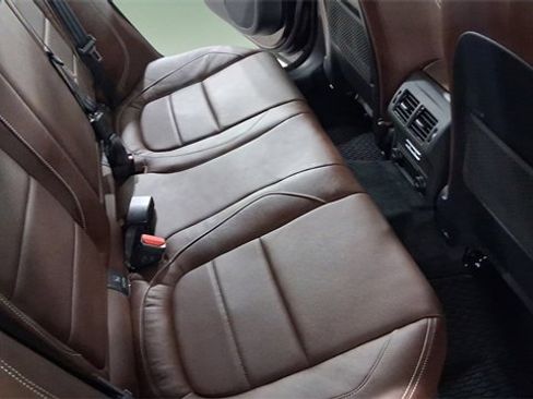 Used 2018 Jaguar XF R-Sport image 15