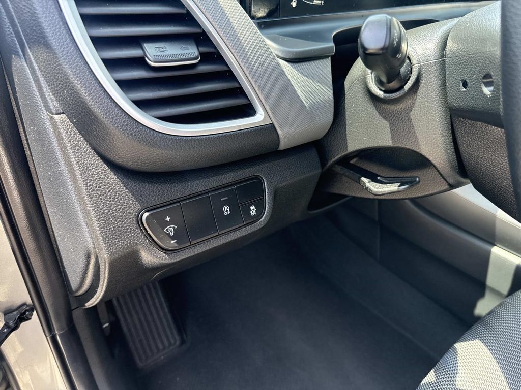 Used 2024 Kia Seltos LX AWD/4WD image 20