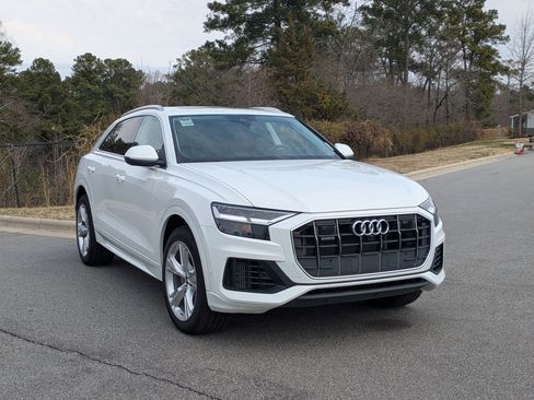 Used 2022 Audi Q8 Premium Plus w/ Premium Plus Package image 3