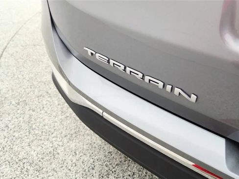 Used 2023 GMC Terrain SLT FWD image 17