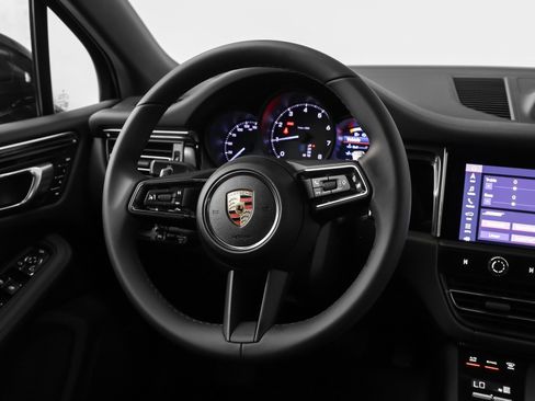 Certified 2025 Porsche Macan image 26