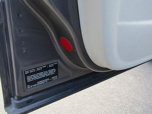 Used 2008 Saab 9-3 2.0T w/ Moonroof Package image 39