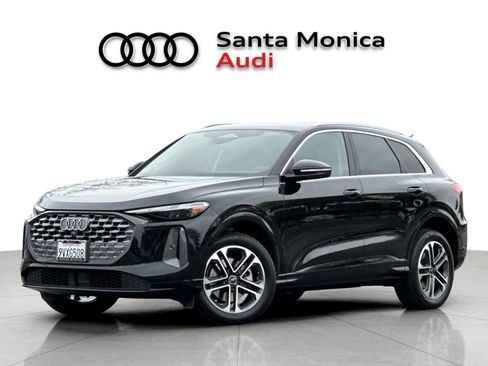 Used 2025 Audi Q5 Premium w/ Convenience Package AWD/4WD image 1