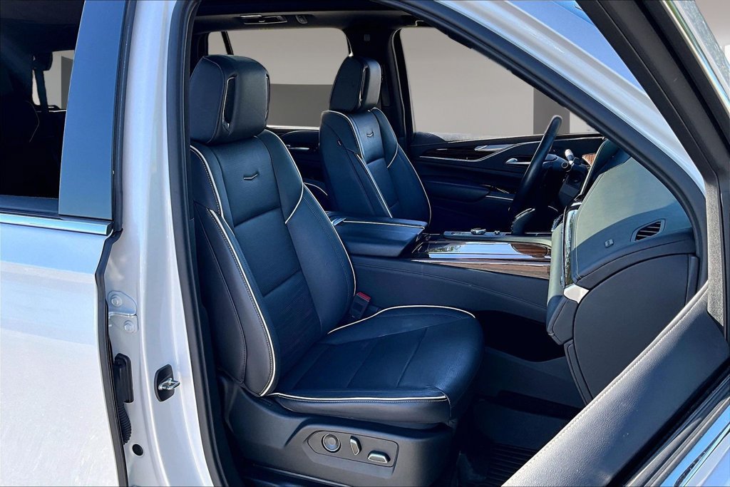 Certified 2023 Cadillac Escalade Premium Luxury w/ LPO, Floor Liner Package AWD/4WD image 7