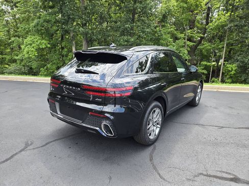 Used 2025 Genesis GV70 2.5T w/ Select Package AWD/4WD image 3