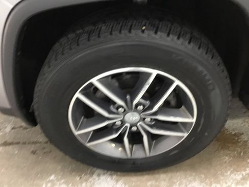 Used 2018 Jeep Grand Cherokee Limited AWD/4WD image 4