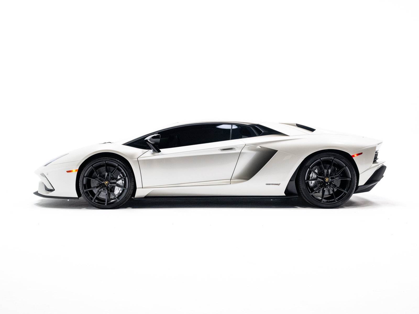 Used 2018 Lamborghini Aventador S AWD/4WD image 3