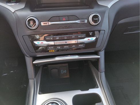 Used 2020 Ford Explorer XLT image 31