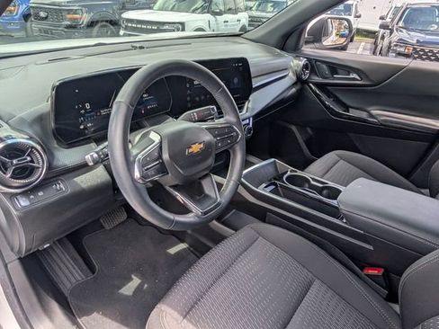 Used 2025 Chevrolet Equinox LT FWD image 10