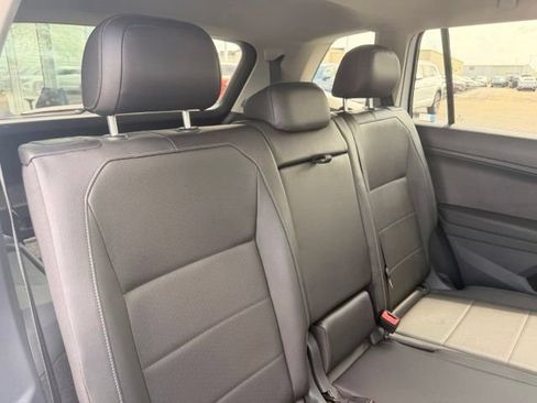 Used 2018 Volkswagen Tiguan SE w/ Panoramic Sunroof Package FWD image 13
