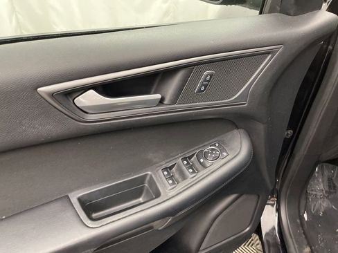 Used 2018 Ford Edge SE image 19