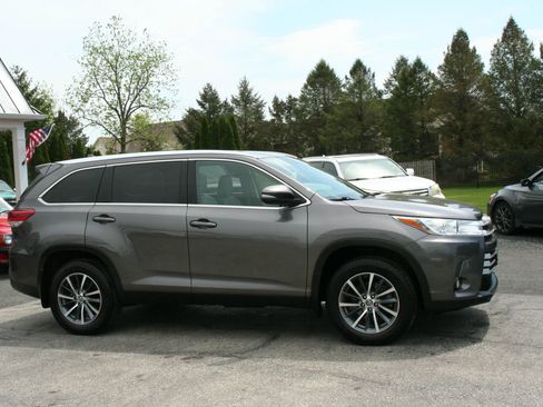 Used 2019 Toyota Highlander XLE AWD/4WD image 7
