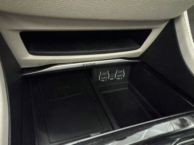 Used 2023 Chrysler Pacifica Limited FWD image 46