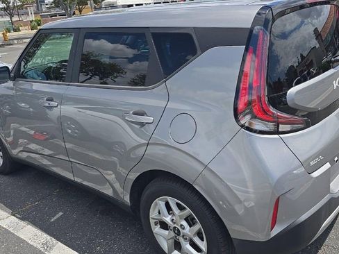Used 2023 Kia Soul S FWD image 3