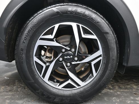 Used 2023 Kia Sportage LX image 11