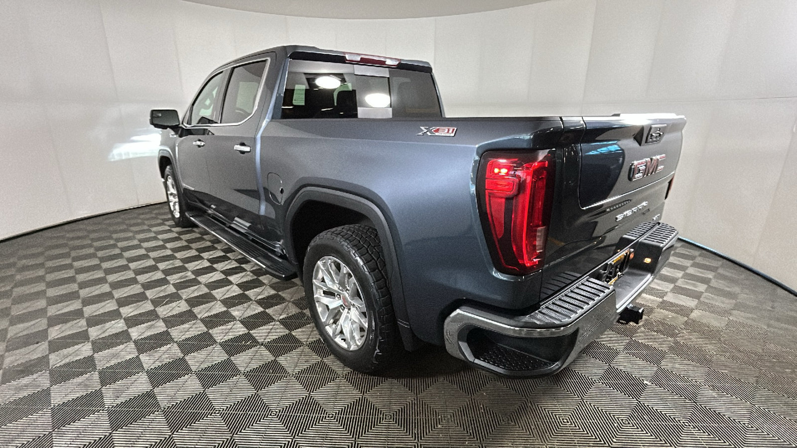 Used 2021 GMC Sierra 1500 SLT AWD/4WD image 5