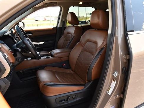 Used 2024 Nissan Pathfinder Platinum w/ Cargo Package AWD/4WD image 23