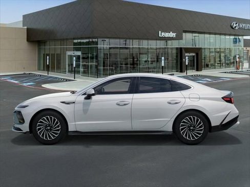 Used 2025 Hyundai Sonata SEL FWD image 3